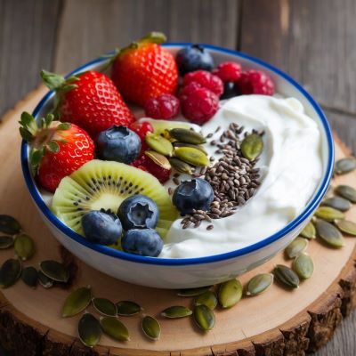 Desayuno saludable Yogur Griego con Semillas y Frutas